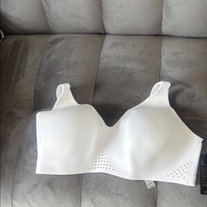 VSX  White Featherlight Medium sports bra